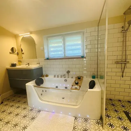 Au Domaine Du Predieu Holiday home *